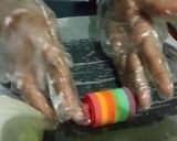 Foto langkah ke 8 dari resep Rainbow cake roll mini.