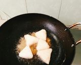 Hình bước làm 1 của món Cơm nắm chiên xì dầu
