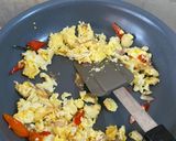Foto langkah ke 2 dari resep Oseng Oyong Telur.