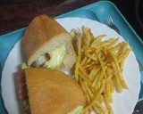 Foto del paso 2 de la receta: Bocadillo de sardinas con aguacate, tomate y papas fritas