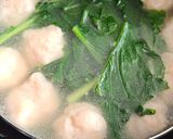 Foto langkah ke 3 dari resep Sup bakso ikan salmon praktis.