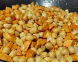 Foto del paso 5 de la receta Ensalada de garbanzos con boniato y salsa de yogurt