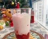 Hình bước làm 4 của món Strawberry Matcha Latte 🍓