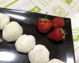 Foto langkah ke 6 dari resep Strawberry Mochi.