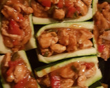 Foto del paso 9 de la receta: Calabacines rellenos de pollo a la barbacoa y miel🍯