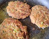 A picture of step 2 of Vegetable and Beef Burger Patties.