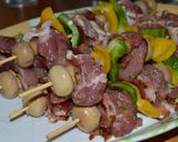 Foto del paso 4 de la receta: Brochetas de bondiola y champiñones