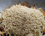 Foto langkah ke 6 dari resep Mie Goreng Kucai.
