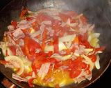 Foto del paso 1 de la receta: Lacón con pimientos de piquillo con ajo encebollado