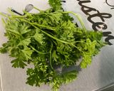 Une image de l'étape 4 de Salade verte aux deux fromages, persil et sauce verte.