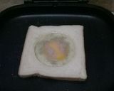 Foto langkah ke 2 dari resep Bread Pepper Egg.
