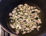 Une image de l'étape 1 de Soupe Halloween aux panais pommes de terre et poivrons.