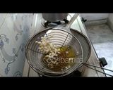 A picture of step 5 of White boondi with lobia flour.