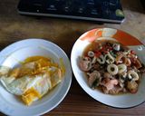 รูปขั้นตอนการทำที่ 5 ของ กะเพราหมูซีฟู้ด กุ้งหมึก + ไข่ดาวเละ