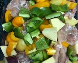 Foto do passo 2 de Sobrecoxas assadas com batata doce