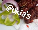A picture of step 5 of Kafta with garlic sauce.