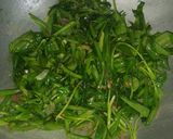 Foto langkah ke 2 dari resep Cah Kangkung Saus Tiram.