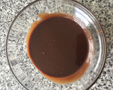 Foto del paso 1 de la receta: Pastel de chocolate envuelto en gelatina de fresas