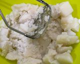 Gambar langkah 2 resipi Mashed Potatoes With Brown Sauce Gravy.