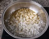Foto del paso 3 de la receta: Merluza con salsa de champiñones y anacardos