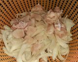 Foto langkah ke 1 dari resep Pepes ayam jamur.
