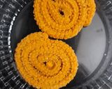 A picture of step 1 of Chakli Chaat.