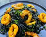 Hình bước làm 12 của món Mì Ý Mực Đen (Squid Ink Spaghetti) xào Hải Sản