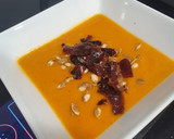 Foto del paso 6 de la receta: Crema de verduras asadas con pipas y jamón crujientes