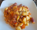 Foto del paso 5 de la receta: Guiso de invierno, con porotos de manteca y húngaras. 👨‍🍳