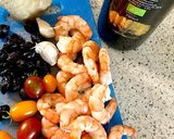 Une image de l'étape 1 de Pâtes, crevettes, tomates, etc.