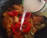 Foto langkah ke 5 dari resep Opor Kering Ayam Tahu Goreng.