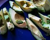 Bacönbe göngyölt avokádó mézes-csilis szószban recept fázis 1 fotója