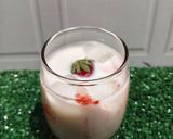 Foto langkah ke 3 dari resep Strawberry Milk Compote.