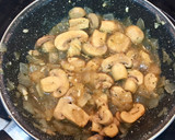 Foto del paso 2 de la receta: Pajaritas salteadas con champiñones