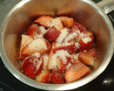 Foto del paso 2 de la receta: Vasitos de yogur y fresas