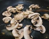Foto langkah ke 6 dari resep Scramble eggs with sauted mushrooms.