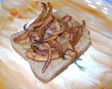 Foto del paso 6 de la receta: Sandwichitos con tentáculos de calamar