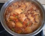 Foto langkah ke 5 dari resep Semur Ayam Saus Tomat.