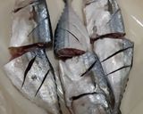 Foto langkah ke 2 dari resep Ikan Kembung Tumis Cabe Ijo.