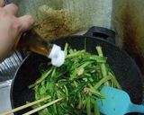 A picture of step 5 of Malaysian Stir Fry Water Spinach with Shrimp Paste 馬來西亞蝦醬炒通菜.