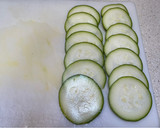 Foto del paso 1 de la receta: Calabacín crujiente con parmesano
