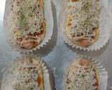 Foto langkah ke 5 dari resep Pizza Sosis Simpel.