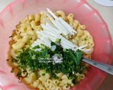 Foto langkah ke 2 dari resep Telur Dadar Makaroni Keju.