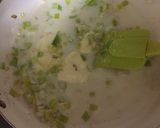 Foto del paso 1 de la receta: Salsa de puerros rápidos y liviana