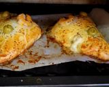 Foto del paso 6 de la receta: Empanadas de hojaldre rellenas de langostinos, queso, champiñones y aceitunas