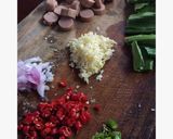 Foto langkah ke 1 dari resep Nasi Goreng Sosis.
