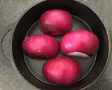 A picture of step 2 of California Farm Red Onion Soup.