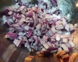 Foto del paso 1 de la receta: Pebre con cebolla morada
