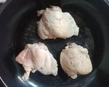 Foto del paso 3 de la receta: Pollo con miel-limón y consomé de pollo