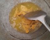 Foto langkah ke 3 dari resep Kulit ayam goreng tepung.